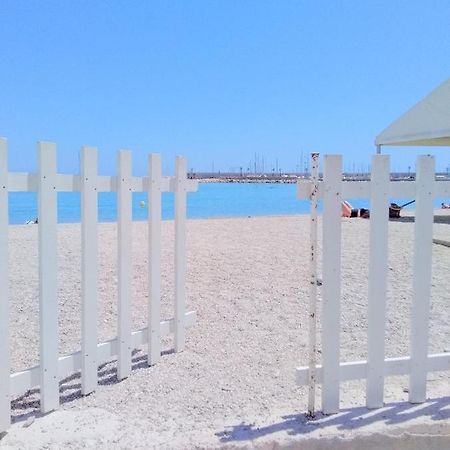 2 Pieces Idealement Placee Dans Le Centre Menton Exterior photo