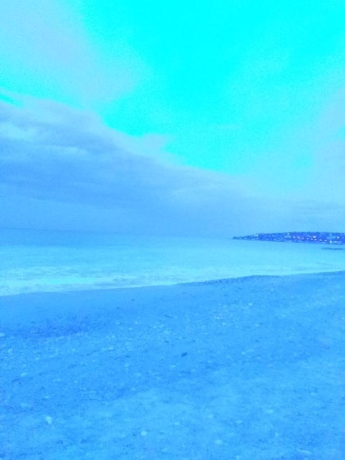 2 Pieces Idealement Placee Dans Le Centre Menton Exterior photo