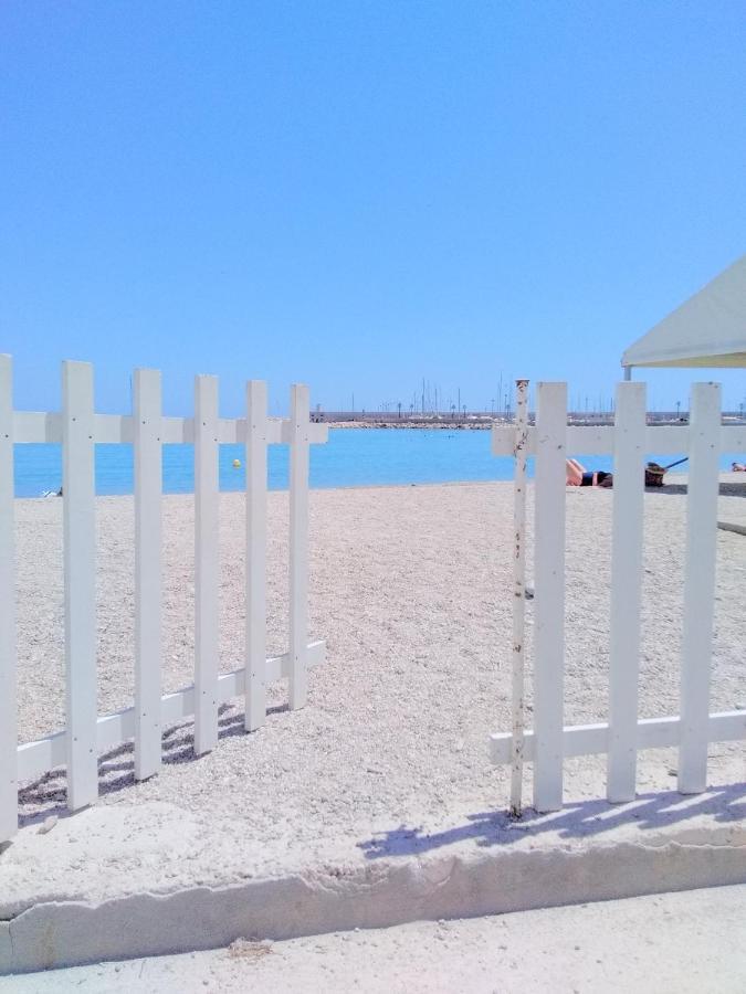 2 Pieces Idealement Placee Dans Le Centre Menton Exterior photo