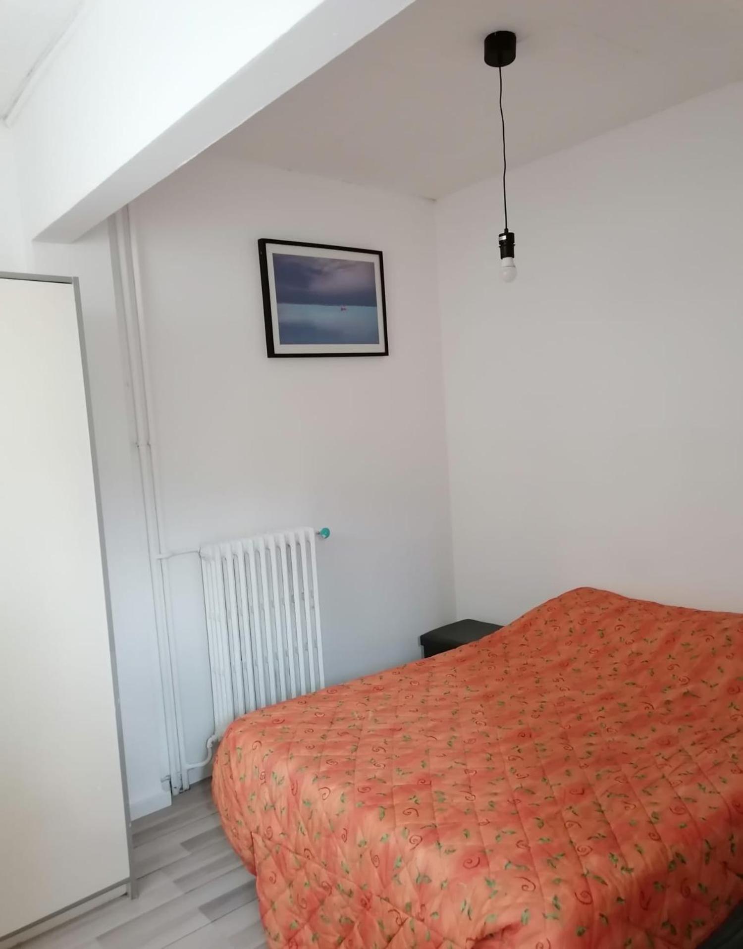 2 Pieces Idealement Placee Dans Le Centre Menton Exterior photo